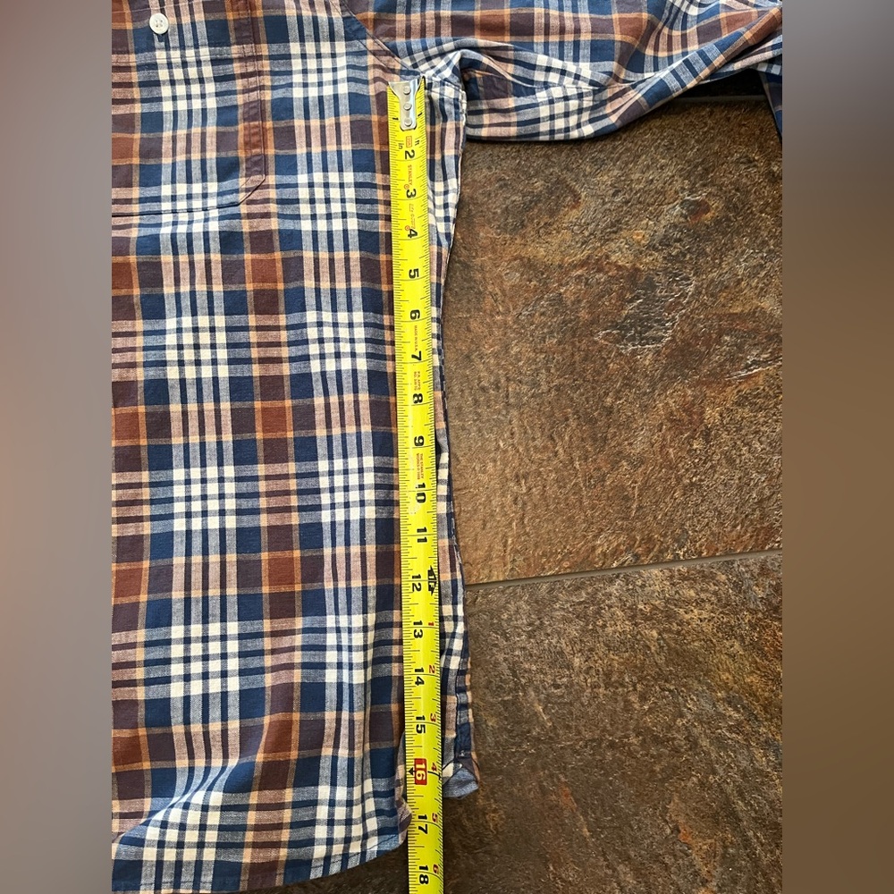 L.L. Bean men’s untuck slightly fitted cotton chambray button down shirt. Large - Picture 8 of 9